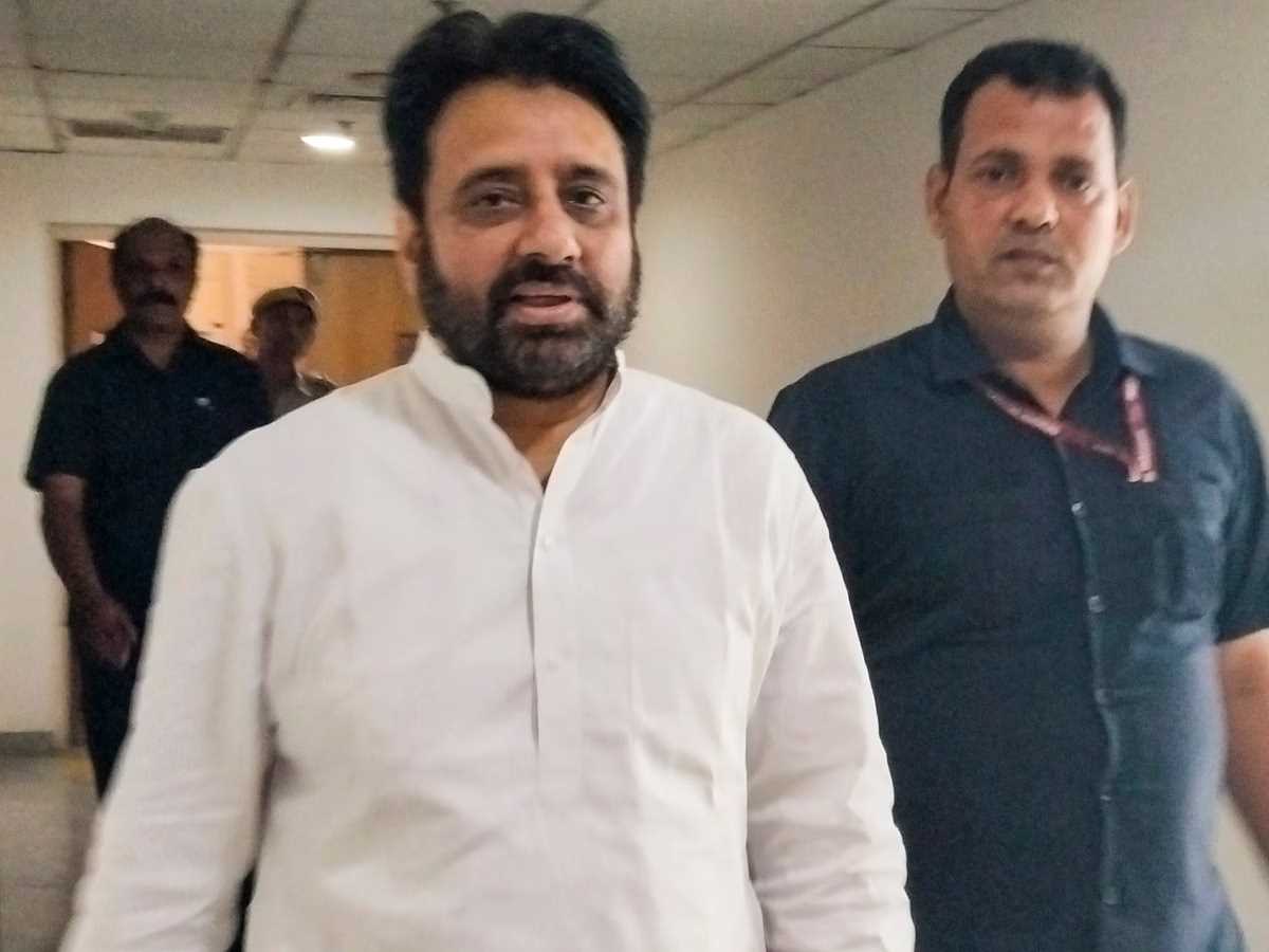 दिल्ली पुलिस ने आप विधायक अमानतुल्लाह खान के खिलाफ दर्ज की एफआईआर